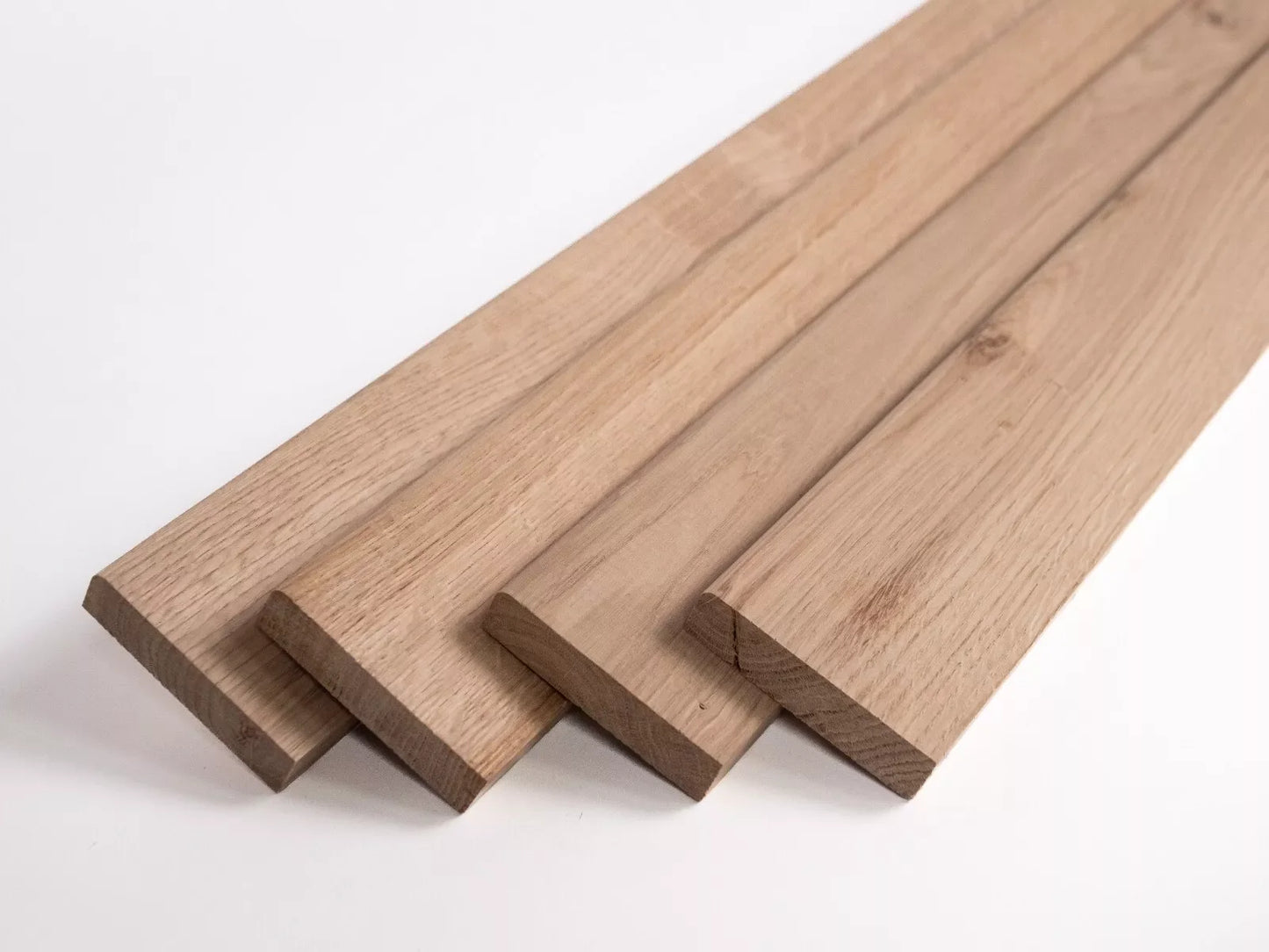 Listwa przypodłogowa z litego dębu, klasa rustykalna, 18x70x2000 mm, z zaokrągleniem, surowa, bez szpachlowania