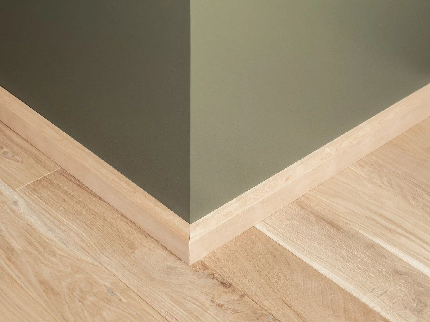 Listwa przypodłogowa z litej brzozy, klasa A/B, 24x60 mm, surowa, długość 2000 mm, zaokrąglony rant R = 20 mm