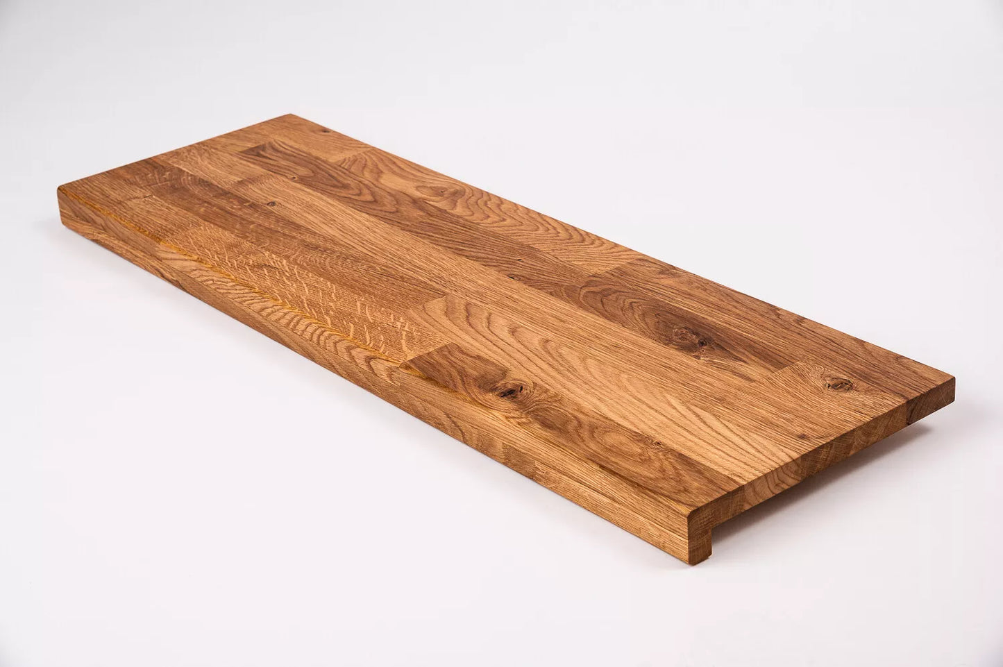 Schodnice nebo parapet s převisem, dub rustikální, lamely spojené prsty, 26 mm, přírodní olej