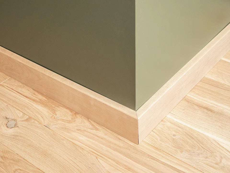 Listwa przypodłogowa z litej brzozy, klasa A/B, 24x100 mm, olej woskowy naturalny biały, długość 2000 mm, zaokrąglony rant R = 5 mm